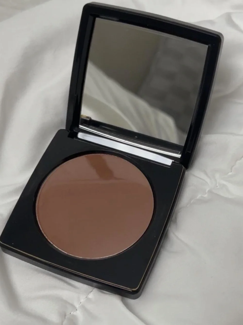 Bobbi Brown Sheer Finish Pressed Powder in Warm Chestnut